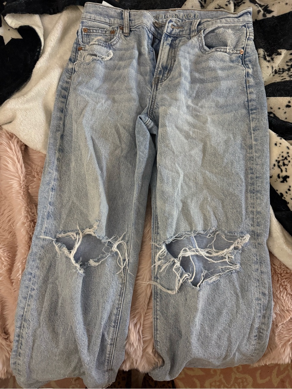 American Eagle Outfitters Light Blue Distressed Boyfriend Jeans